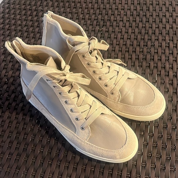 Nine West high top sneaker size 9M - Picture 1 of 10
